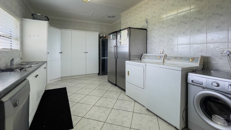 4 Bedroom Property for Sale in Groot Brakrivier Central Western Cape